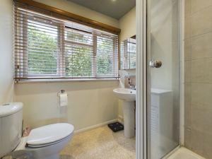 Ensuite- click for photo gallery